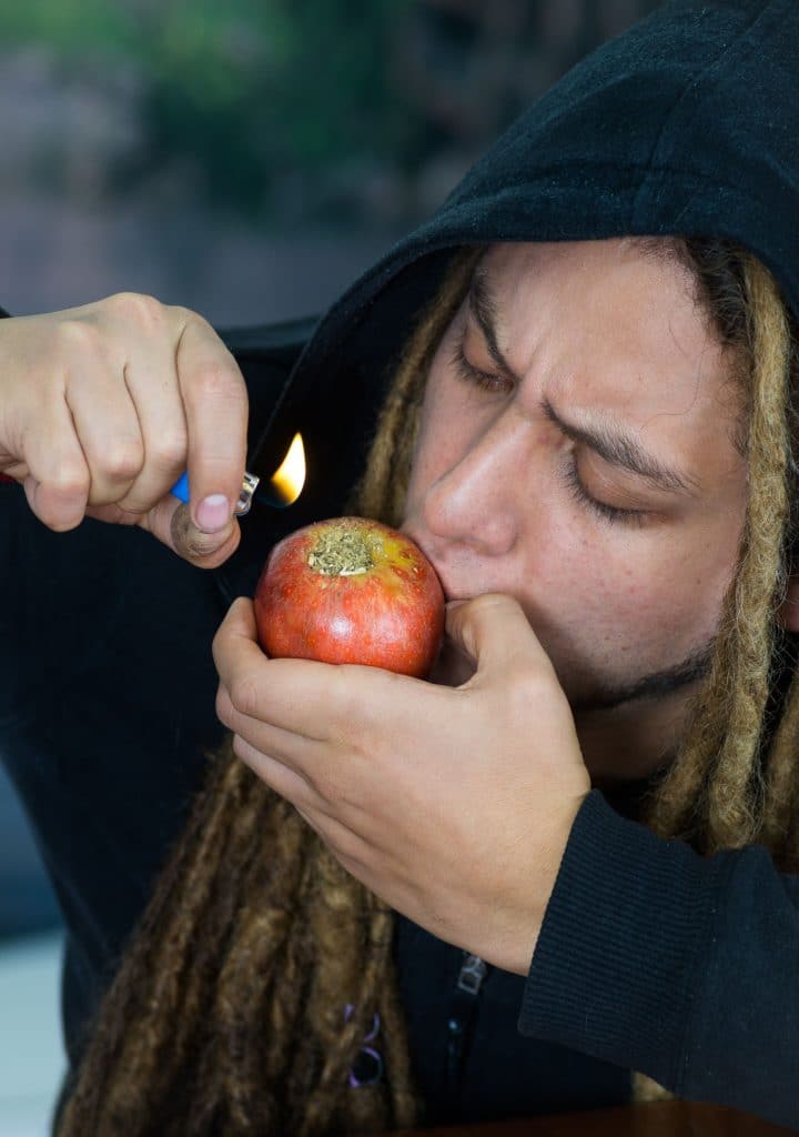 smoking apple bong